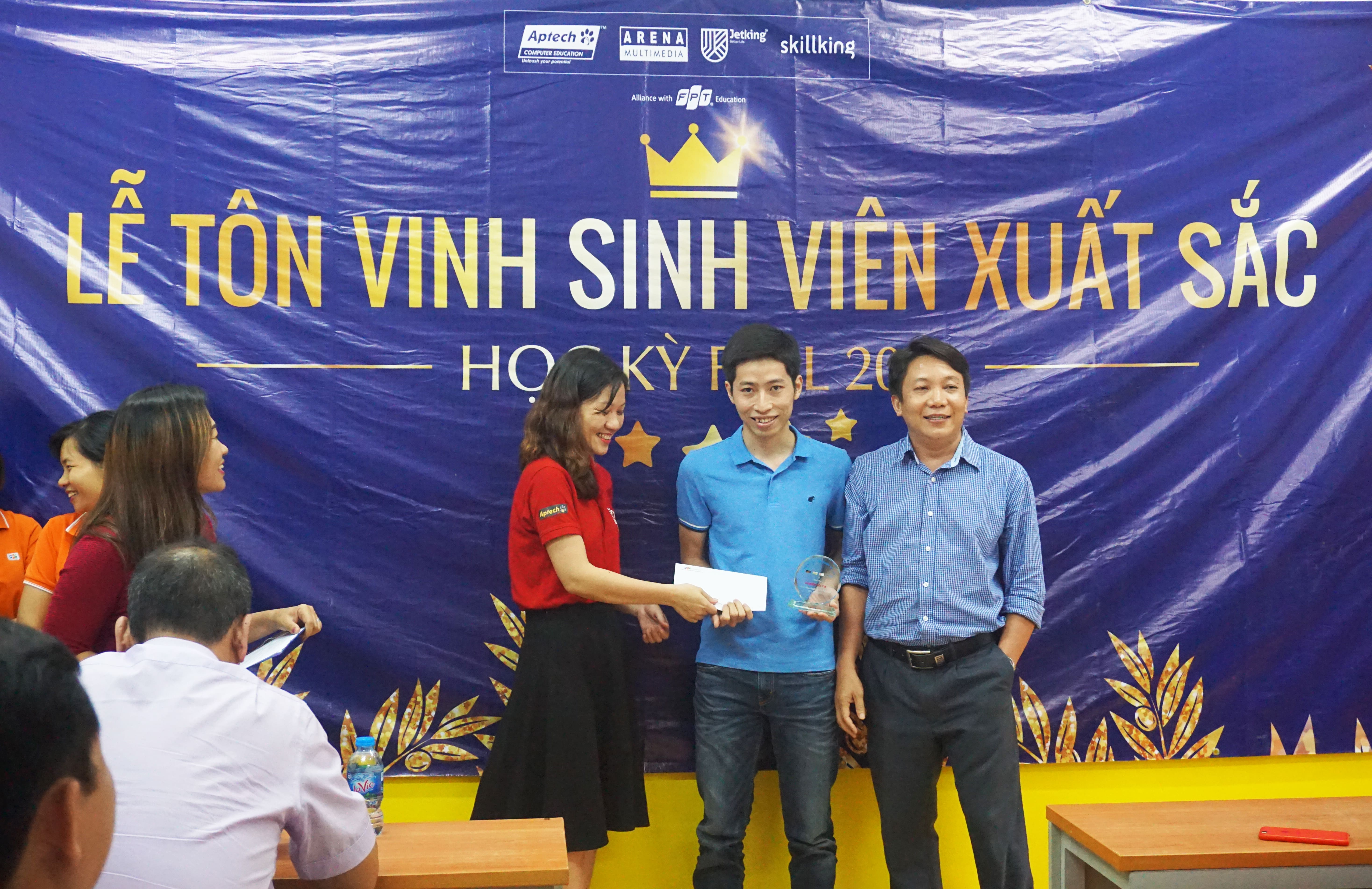 Bạn Nguyễn Hữu Trí với số điểm 89.1 đã xuất sắc giành được giải nhất của FPT Aptech