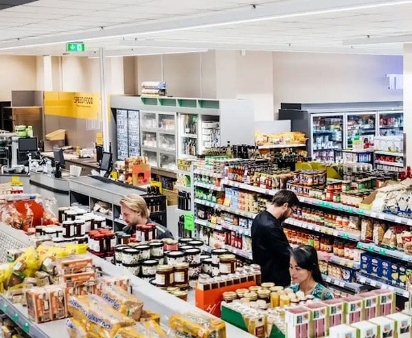 Grocery Store là cửa hàng bách hóa bán nhiều mặt hàng đa dạng
