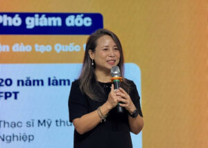 Cô Phương Anh – Phó Giám đốc Viện Đào tạo Quốc tế FPT chia sẻ tại lễ khai giảng