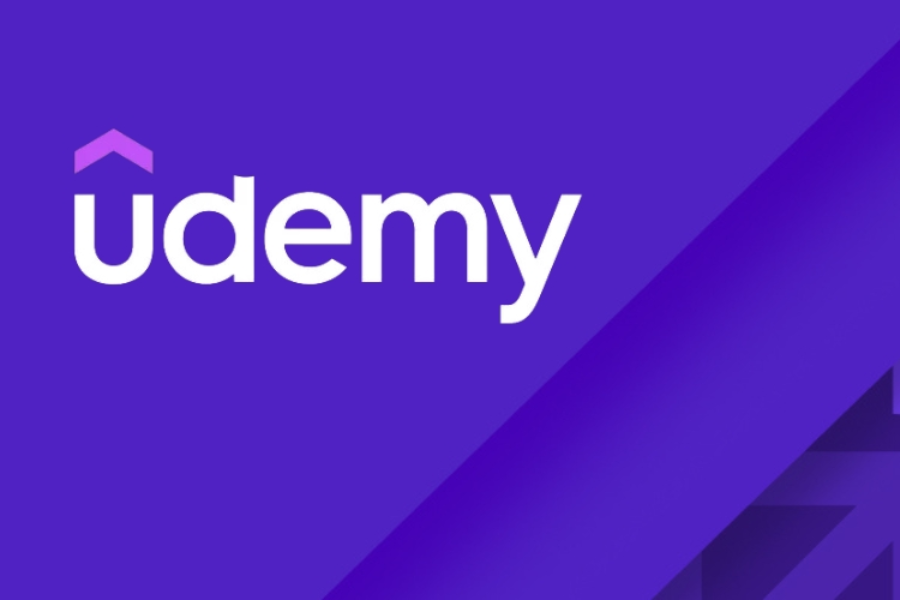 Udemy cung cấp một lộ trình học rõ ràng, giúp học viên có thể tiếp cận và nắm vững các kỹ năng cơ bản của marketing trực tuyến.