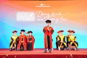 Thầy vũ chí thành – Hiệu trưởng trường cao đẳng FPT Polytechnic với chia sẻ lắng đọng cùng những lời gửi gắm từ nhà trường tới các bạn tân khoa