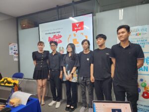 Nhóm bảo vệ đồ án qua các học kỳ