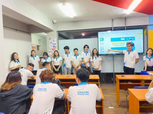 Tại FPT Skillking, chương trình đào tạo được thiết kế để sinh viên xây dựng tư duy nền tảng từ học kỳ đầu tiên – từ lý thuyết cốt lõi đến các case study thực tiễn.