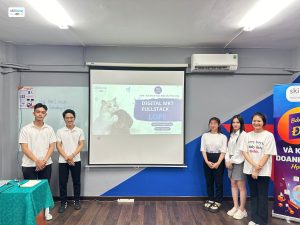 Sinh viên FPT Skillking thể hiện khả năng trình bày trong buổi bảo vệ đồ án
