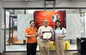 Thầy Hoàng Hiệp tại lễ Tôn vinh Giảng viên Xuất sắc Học kỳ Spring 2025