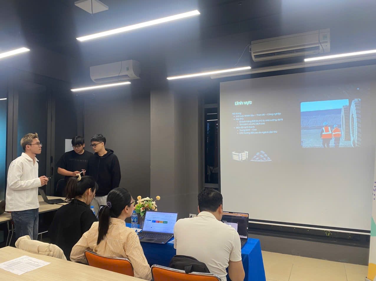 Nhóm Than Hùng Mạnh