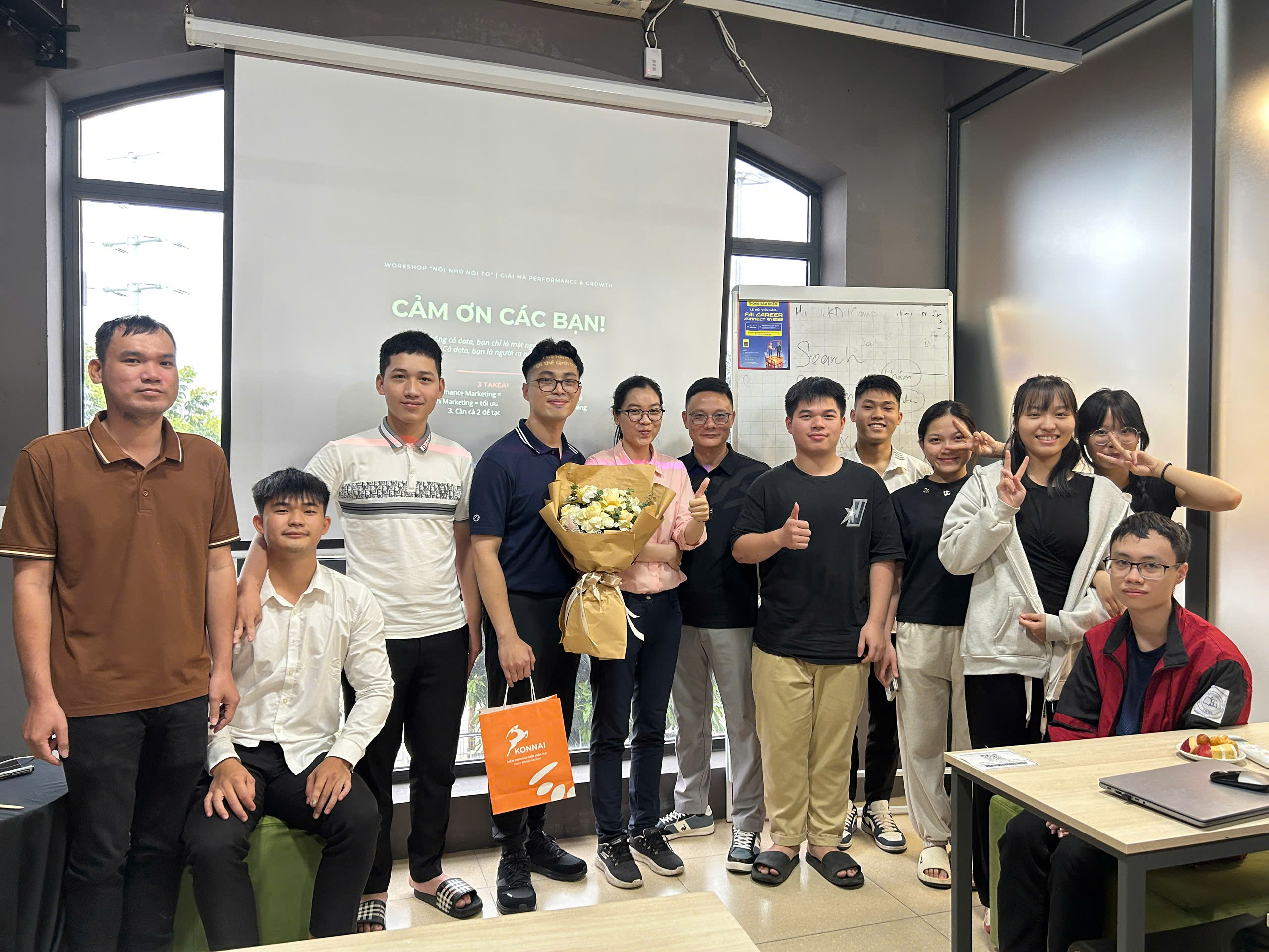Giải mã Performance & Growth