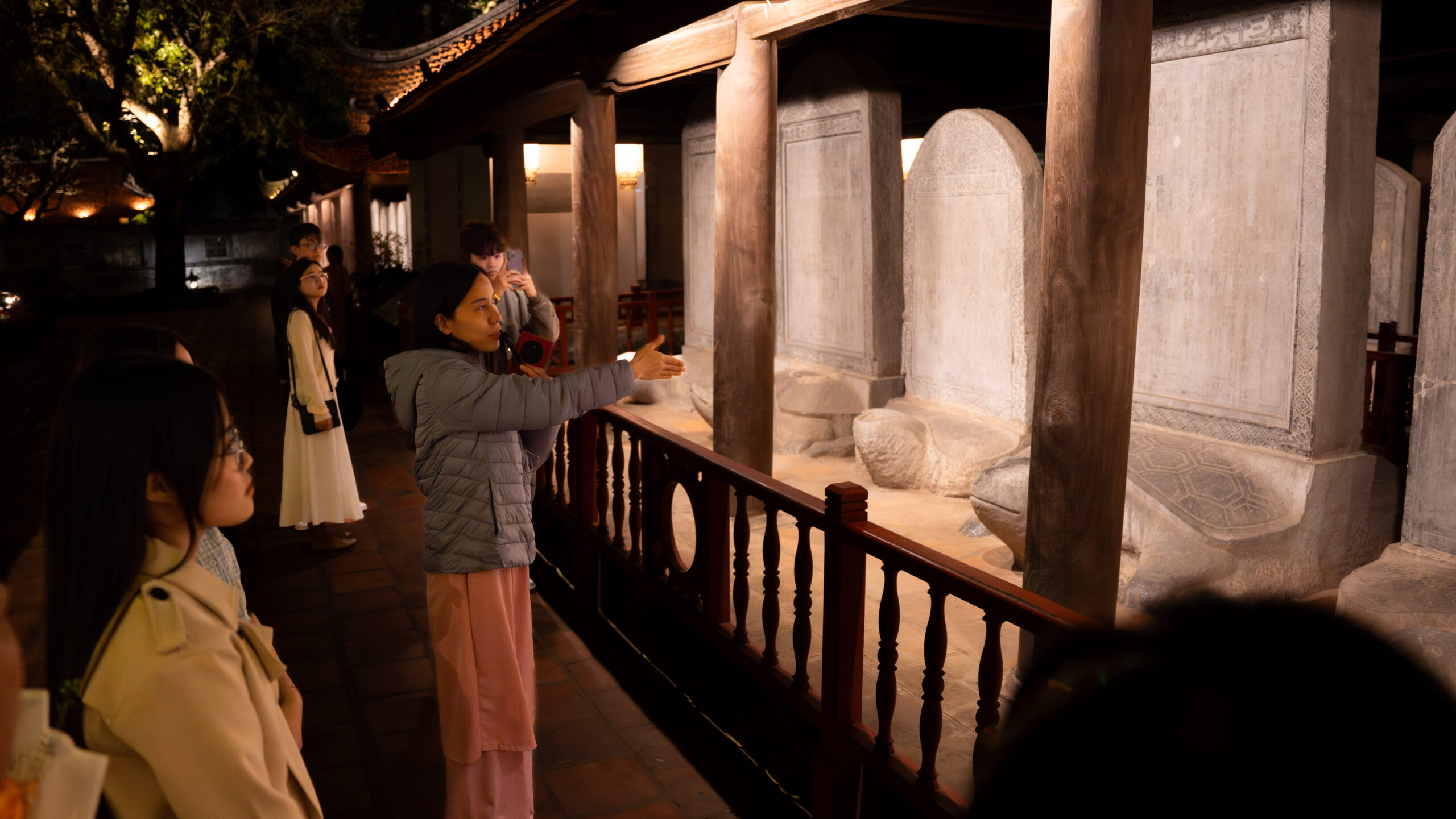 Tour đêm Văn Miếu Quốc Tử Giám