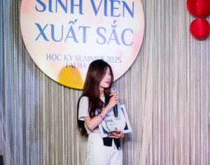 Sinh viên Đỗ Mai Khanh chia sẻ tại buổi lễ
