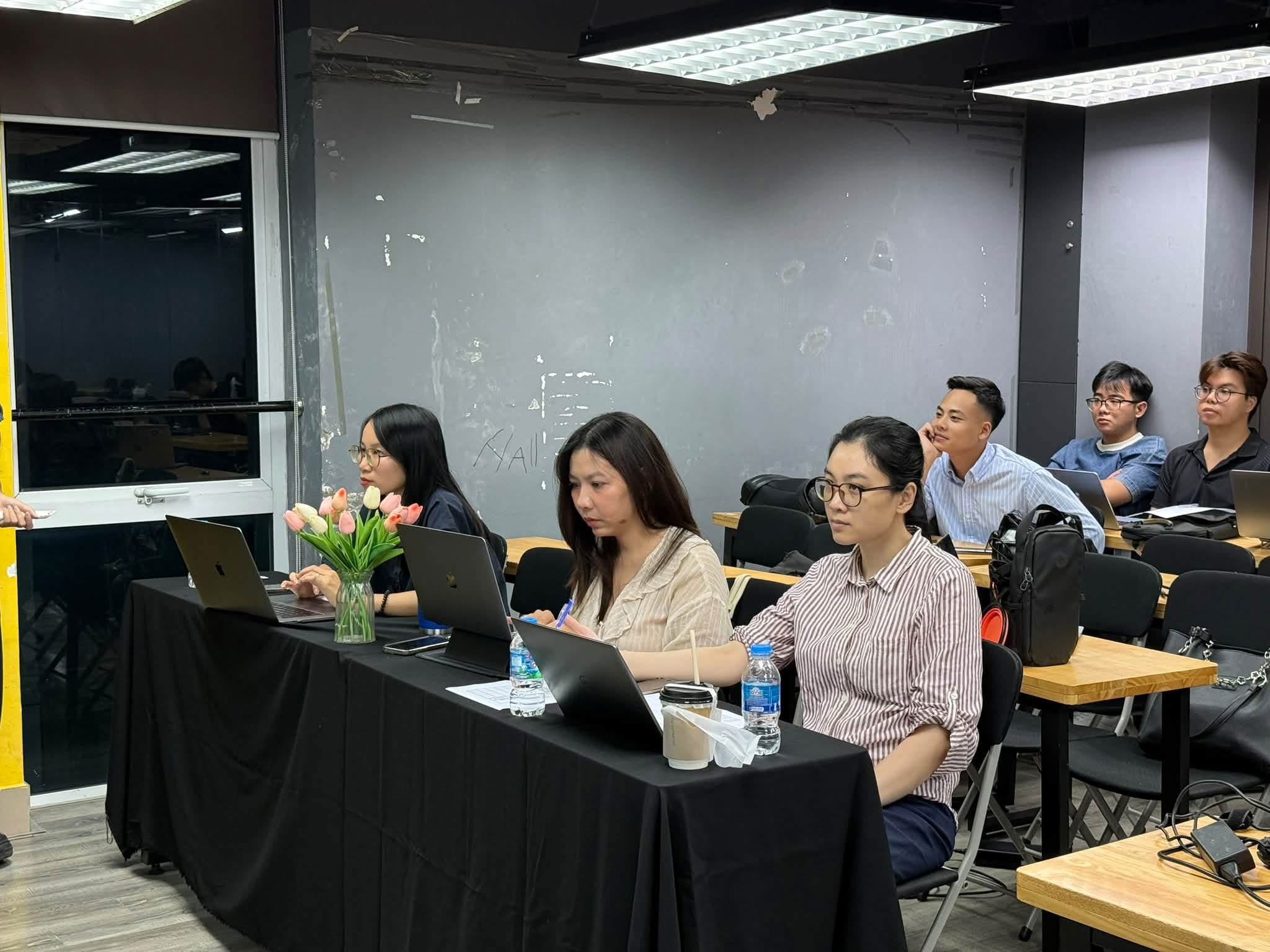 Hội đồng giảng viên bảo vệ đồ án