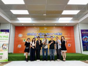 Phương Thủy cùng nhóm bạn tại FPT Skillking