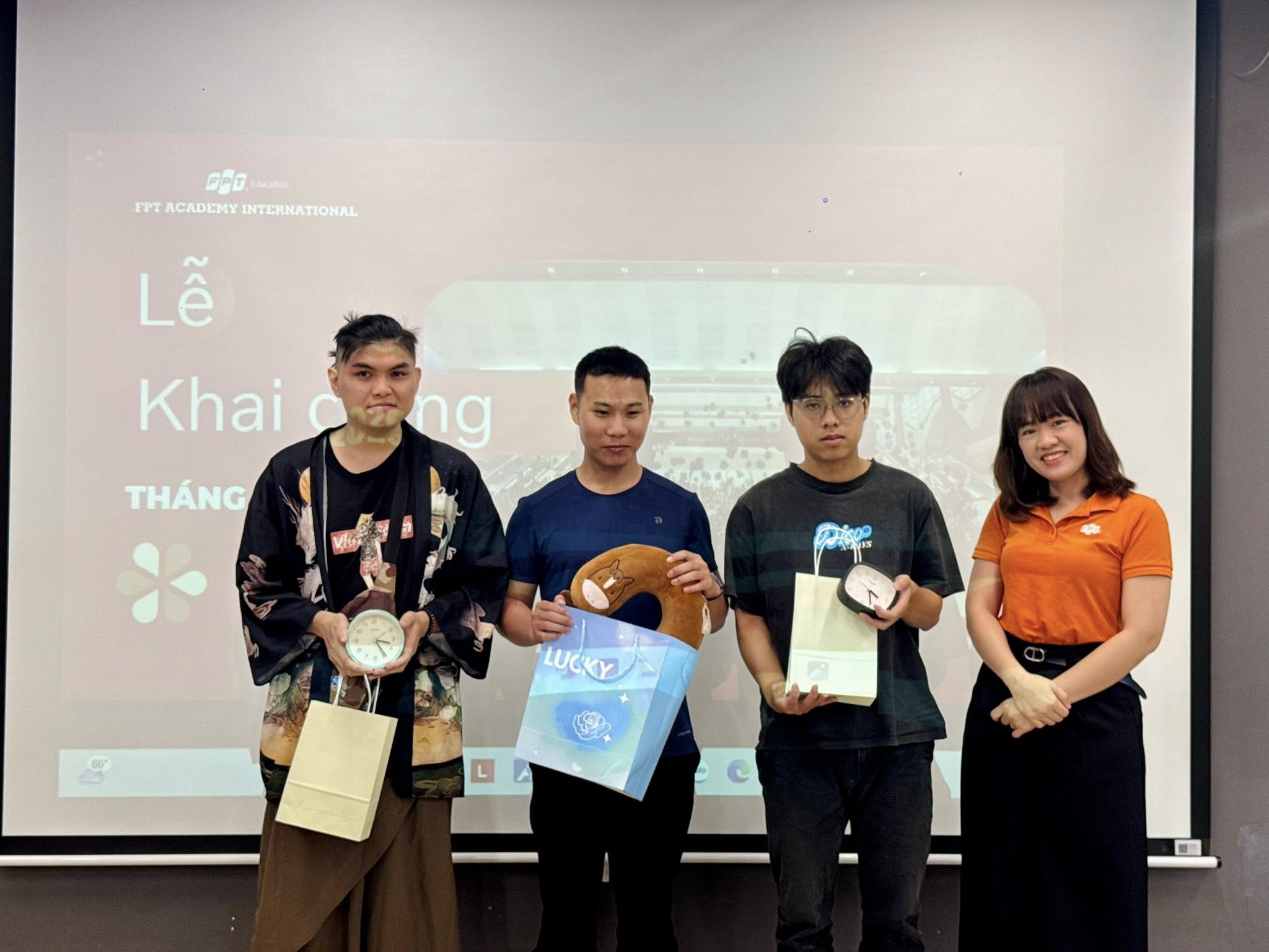 Khai giảng tháng 3